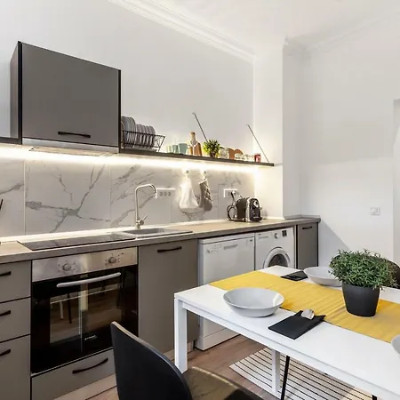 Martin Boutique Πλάουεν